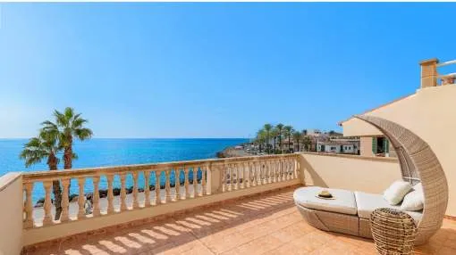 Frontline townhouse with roof - top terrace in Portixol Frontline townhouse with roof - top terrace in Portixol